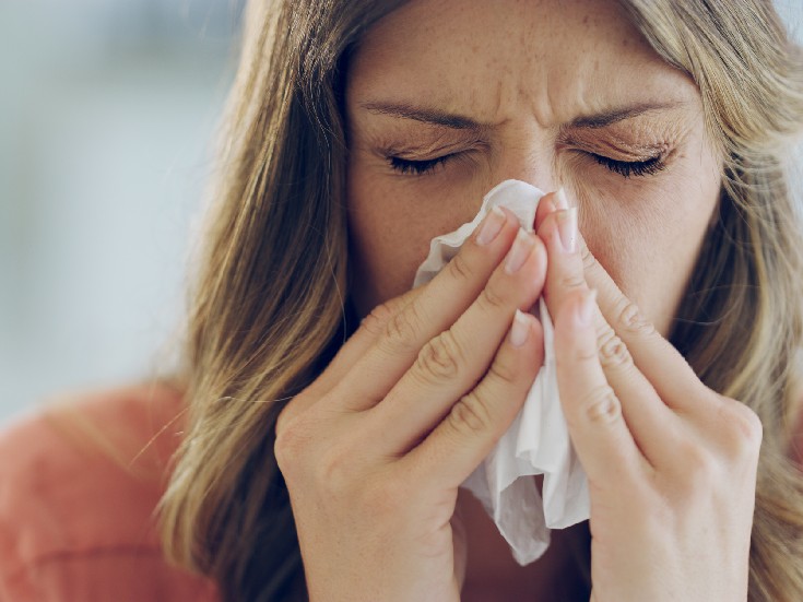 Viento y Alergias Primaverales: Cómo la Medicina China Explica la Rinitis y 3 Estrategias para Calmarla